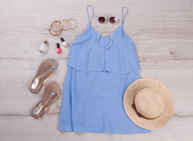 Romantik kadın kıyafeti.