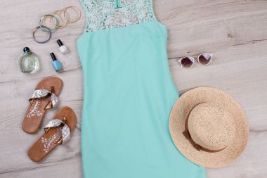 Yaz koleksiyonu kümesi.