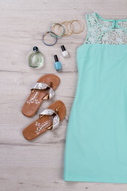 Yaz tatili için giysiler dizi.