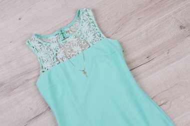 Güzel ve narin dantel elbise. 