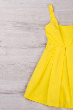 Yaz parlak şık elbise.