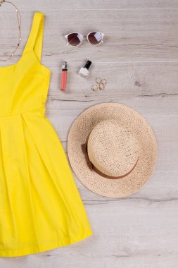 Sundress ve aksesuarları. 