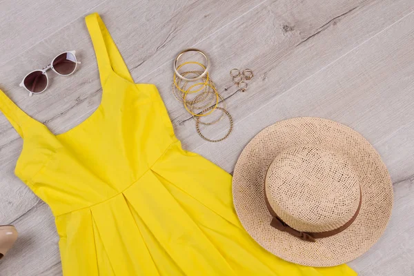 Moda bakmak ve aksesuarları.