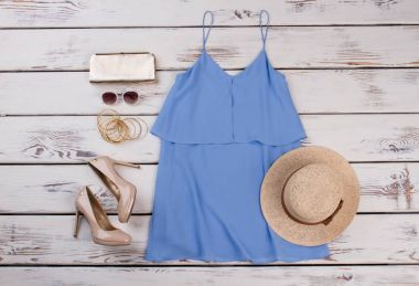 Zarif yaz kıyafeti.