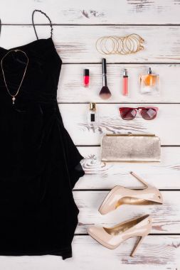 Lüks parti temel, önden görünüm.