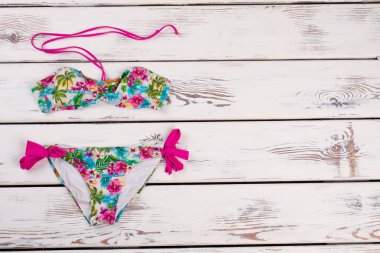 Seksi çiçek baskı bikini set.