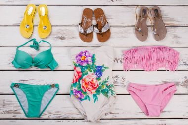 Flip flop ve bikini set.