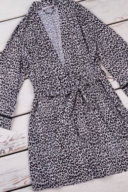 Duş sonra lüks bornoz.