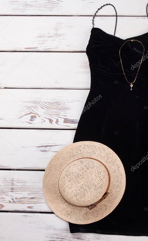 Black dress and beige hat.