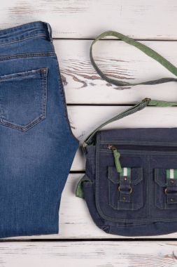 Kot pantolon ve messenger çanta