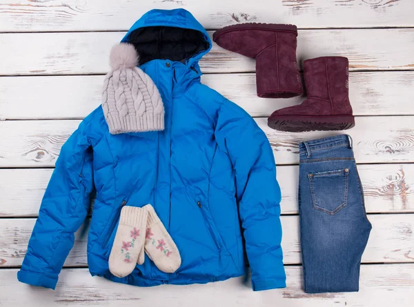 Kadın sıcak giyim kombinasyonu