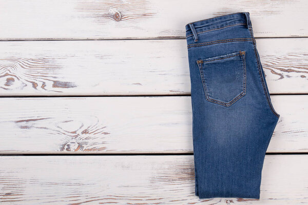 Складная пара джинсов
