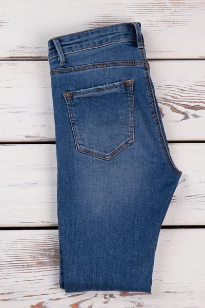 katlanmış kot pantolon