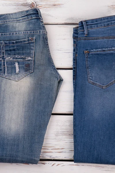 Yıkama ve düz mavi jeans