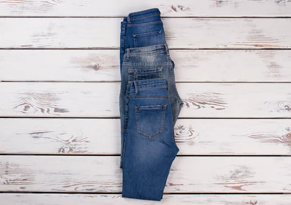 Pila de jeans plegados — Foto de Stock