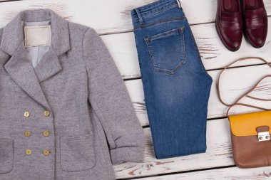 Kadın ceket ve skinny jeans