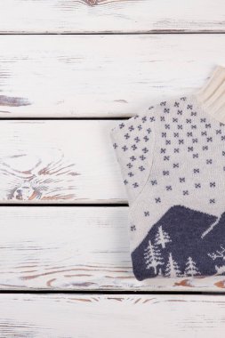 Beyaz ve mavi Triko kazak