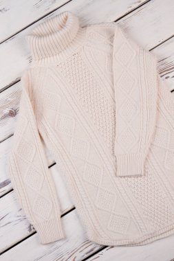 Beyaz el yapımı tunik