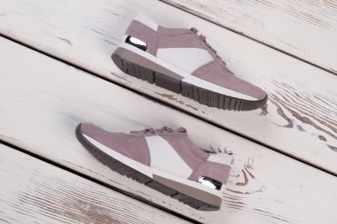 Modern kadın spor ayakkabı