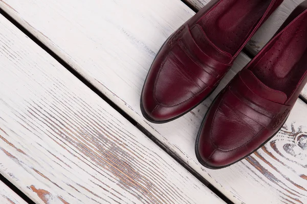 Classic cherry leather shoes — Stock Photo, Image