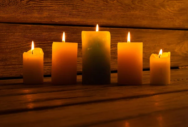 Fila di candele pilastro — Foto Stock