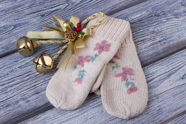 Handmade gloves and Christmas ornament — Stock Photo, Image