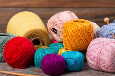 Skeins ve makaralar iplik