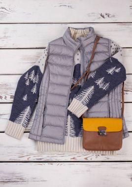 İskandinav süveter ve yelek aşağı