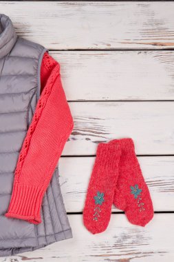 Kış sezonu için el yapımı elbise