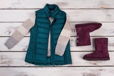 Kapitone yelek, süveter ve bot