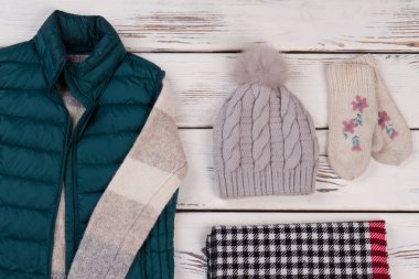 El örgü şapka ve eldiven