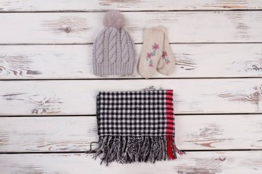 El yapımı şapka ve eldiven