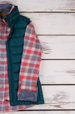 Ekose gömlek yelek aşağı