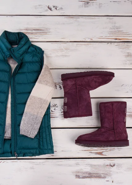 Yelek ve koyun derisi çizmeler