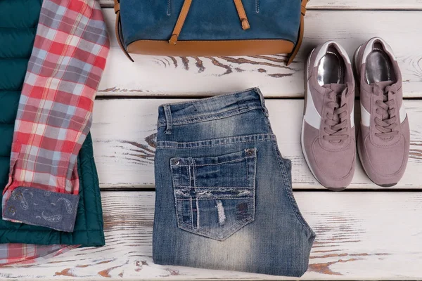 Yıkama ve sıkıntılı kot