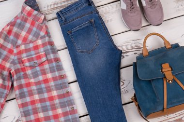 Düzenli kot pantolon