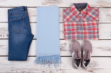 Güzel katlanmış kadın giyim