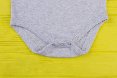 Bebek beyaz pamuklu sarmaşık dibine yakın çekim.