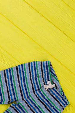 Sökülen pantolon fotoğraf kırpılmış.