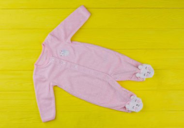 Sevimli pembe bebek pijama.