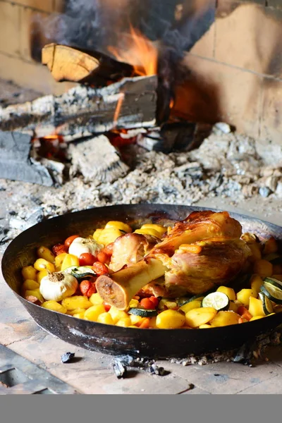 Shank with potatoes — Stock Photo, Image