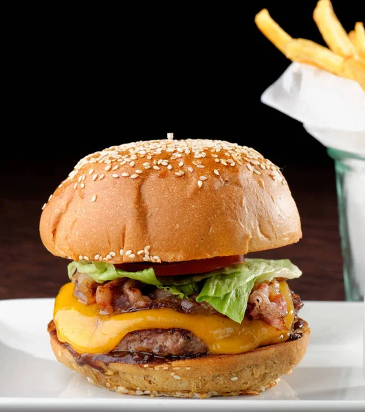 Hambúrguer de queijo americano — Fotografia de Stock