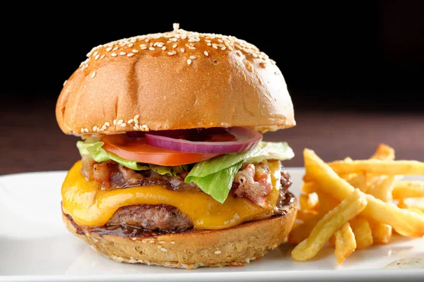 Amerikanischer Käseburger — Stockfoto