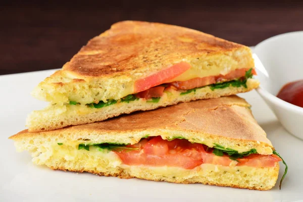 Panini appena grigliati con olive — Foto Stock