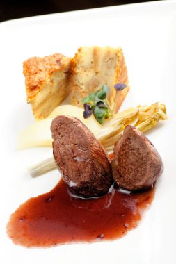  Geyik eti biftek Quiche pasta ile