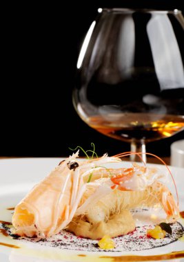  İyi karides yemek / Norveç ıstakoz patlıcan krem üzerinde