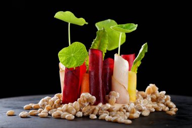 Güzel meze bir gurme restoranda yemek 