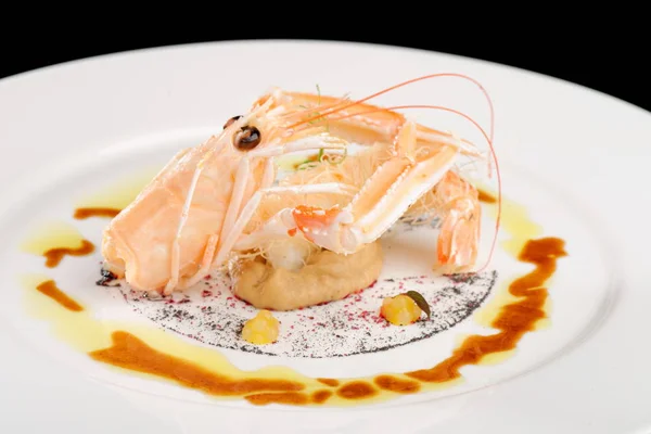 Luxusní restaurace krevety / humra norského na smetaně, lilek — Stock fotografie