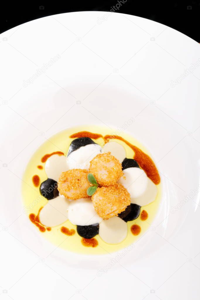  Fine dining, deep fried scallops  with olive oil