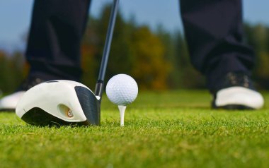  Golf topu sahada.